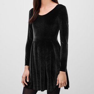 Talula / Aritzia • Lambeth Dress • Black Velvet • Sz Small • Skater • Great Con.